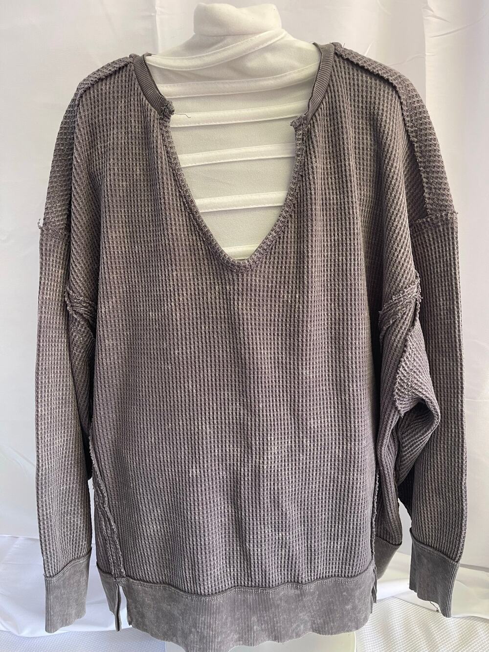Boho Pink Rose Waffle Knit Pullover Top Gray Long Sleeve Raw Edge V Neck Size M